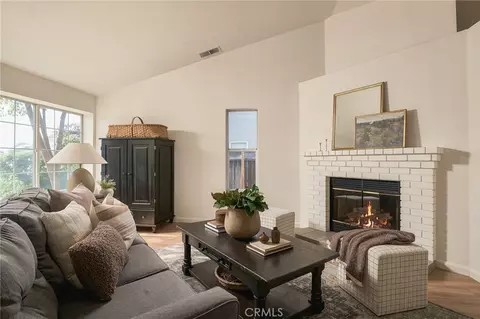 Living - 3 Delaware Dr, Chico, CA 95973 photo 2 of 4