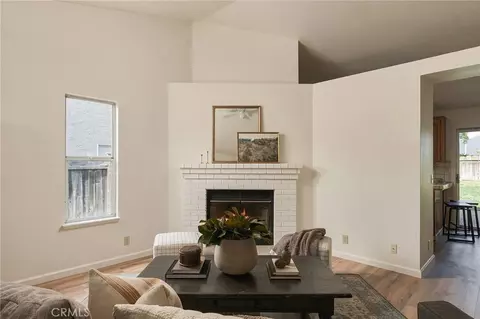 Living - 3 Delaware Dr, Chico, CA 95973 photo 3 of 4
