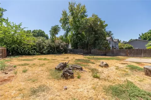 Exterior - 827 W 2nd Ave, Chico, CA 95926 photo 6 of 9