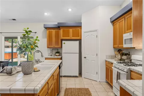 Kitchen - 159 Mandalay Ct, Chico, CA 95973 photo 4 of 7