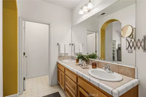 Bath - 159 Mandalay Ct, Chico, CA 95973 photo 3 of 4