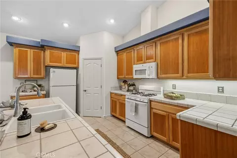 Kitchen - 159 Mandalay Ct, Chico, CA 95973 photo 5 of 7