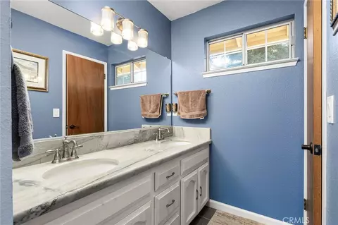 Bath - 13372 Oak Ranch Ln, Chico, CA 95973 photo 3 of 4