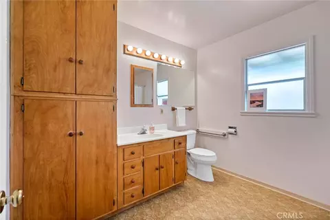 Bath - 319 S Merrill Ave, Willows, CA 95988 photo 2 of 2