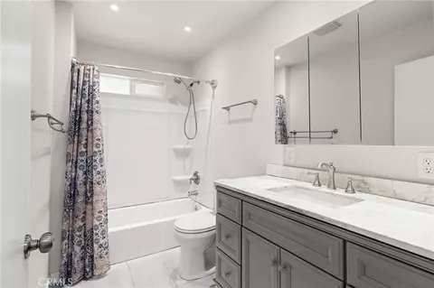Bath - 219 Vine St, Willows, CA 95988 photo 1 of 2