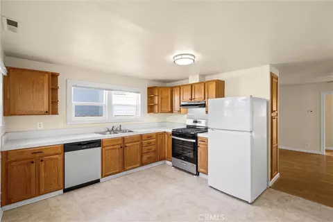 Kitchen - 139 S Murdock Ave, Willows, CA 95988 photo 1 of 1