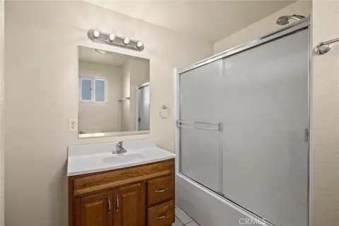 Bath - 139 S Murdock Ave, Willows, CA 95988 photo 2 of 2