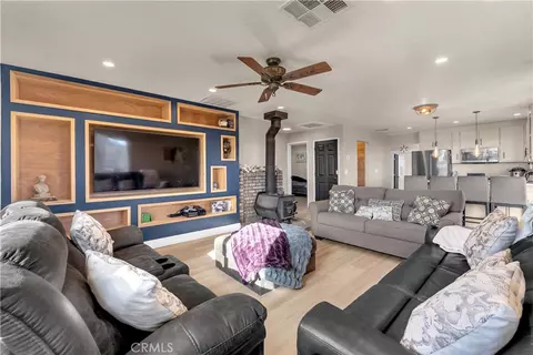 Living - 14091 Highview Trl, Redding, CA 96003 photo 2 of 3