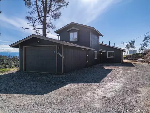 Exterior - 14091 Highview Trl, Redding, CA 96003 photo 7 of 8