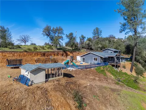Exterior - 14091 Highview Trl, Redding, CA 96003 photo 5 of 8