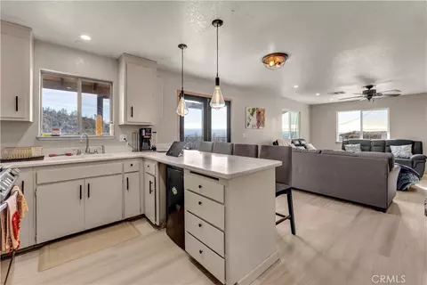 Kitchen - 14091 Highview Trl, Redding, CA 96003 photo 5 of 5