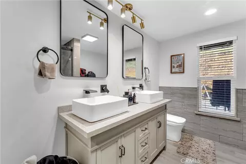 Bath - 14091 Highview Trl, Redding, CA 96003 photo 1 of 3
