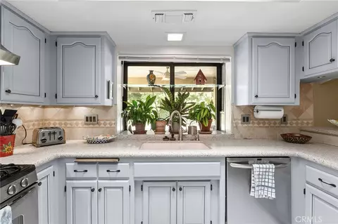 Kitchen - 59 Skymountain Cir, Chico, CA 95928 photo 4 of 5