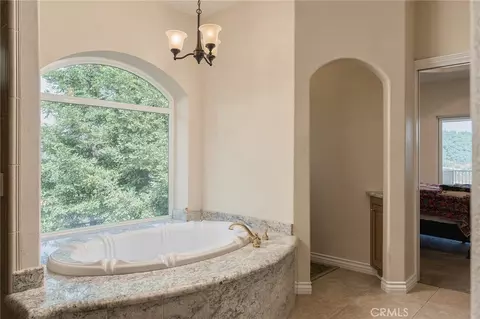 Bath - 14898 Eagle Ridge Dr, Forest Ranch, CA 95942 photo 2 of 9
