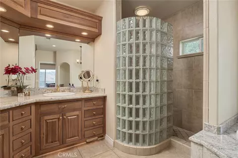 Bath - 14898 Eagle Ridge Dr, Forest Ranch, CA 95942 photo 5 of 9
