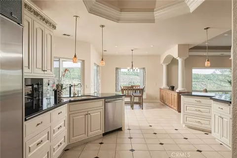 Kitchen - 14898 Eagle Ridge Dr, Forest Ranch, CA 95942 photo 3 of 4