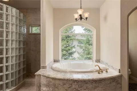 Bath - 14898 Eagle Ridge Dr, Forest Ranch, CA 95942 photo 3 of 9