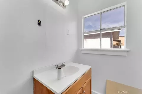 Bath - 2634 Lanning, Redding, CA 96001 photo 2 of 4