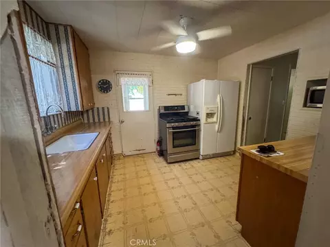 Kitchen - 117 Sierra St, Willows, CA 95988 photo 1 of 2
