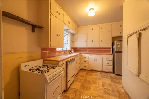 Kitchen - 910 W 12th Ave, Chico, CA 95926 photo 2 of 3