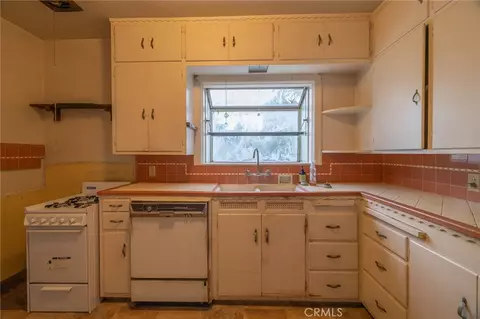 Kitchen - 910 W 12th Ave, Chico, CA 95926 photo 1 of 3