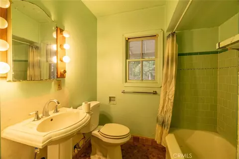 Bath - 910 W 12th Ave, Chico, CA 95926 photo 1 of 1
