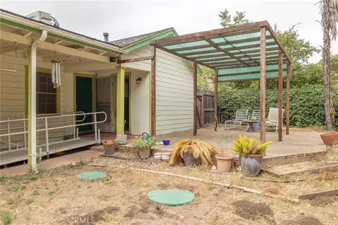Exterior - 910 W 12th Ave, Chico, CA 95926 photo 5 of 8