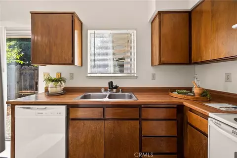 Kitchen - 2739 Ceres, Chico, CA 95973 photo 4 of 5