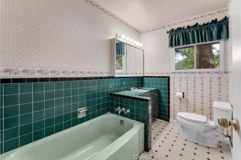 Bath - 330 Belle Mill Rd, Red Bluff, CA 96080 photo 3 of 4