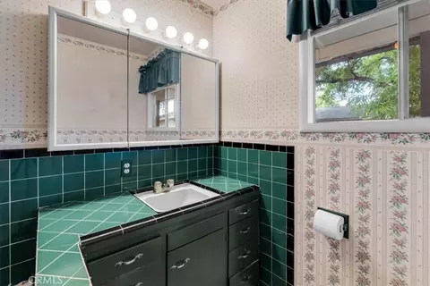 Bath - 330 Belle Mill Rd, Red Bluff, CA 96080 photo 4 of 4