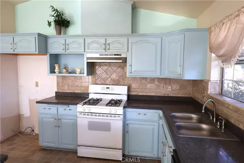 Kitchen - 1850 Colusa, Corning, CA 96021 photo 2 of 10