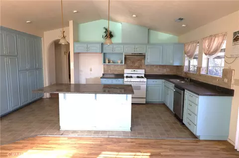 Kitchen - 1850 Colusa, Corning, CA 96021 photo 6 of 10