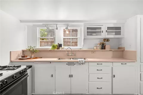 Kitchen - 1926 Broadway, Chico, CA 95928 photo 3 of 6