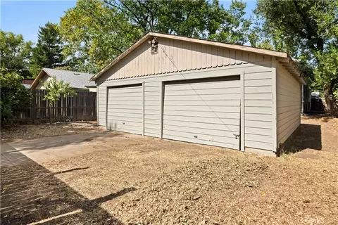 Exterior - 1926 Broadway, Chico, CA 95928 photo 10 of 11