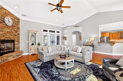 Living - 1539 Gold Hills Dr, Redding, CA 96003 photo 2 of 4