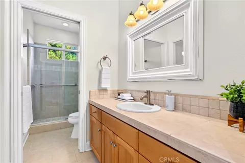 Bath - 1539 Gold Hills Dr, Redding, CA 96003 photo 9 of 10