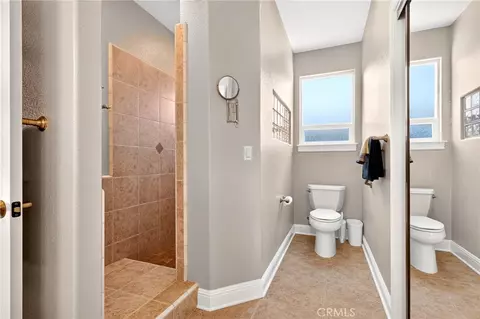 Bath - 1539 Gold Hills Dr, Redding, CA 96003 photo 2 of 10