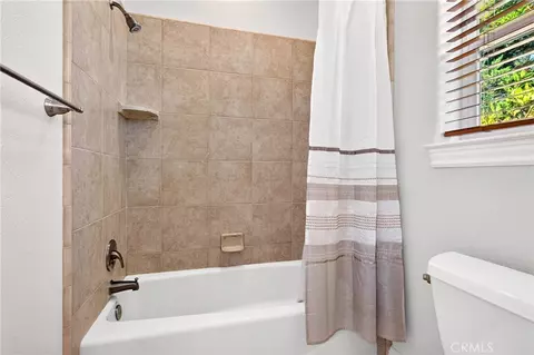 Bath - 1539 Gold Hills Dr, Redding, CA 96003 photo 6 of 10