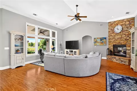 Living - 1539 Gold Hills Dr, Redding, CA 96003 photo 3 of 4