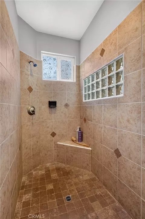 Bath - 1539 Gold Hills Dr, Redding, CA 96003 photo 3 of 10