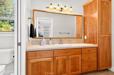Bath - 1539 Gold Hills Dr, Redding, CA 96003 photo 5 of 10