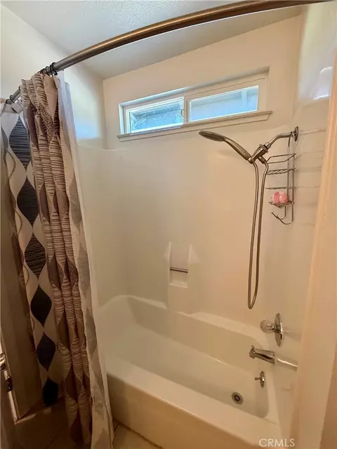 Bath - 839 Crestwood Way, Willows, CA 95988 photo 4 of 5