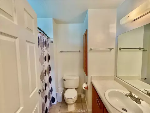 Bath - 839 Crestwood Way, Willows, CA 95988 photo 3 of 5