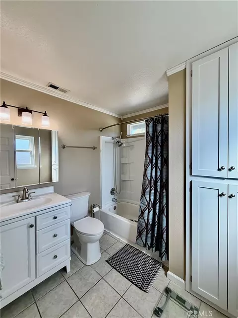Bath - 839 Crestwood Way, Willows, CA 95988 photo 2 of 5