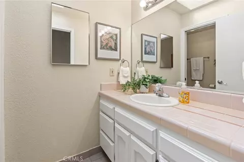 Bath - 1048 Gateway, Chico, CA 95926 photo 2 of 4