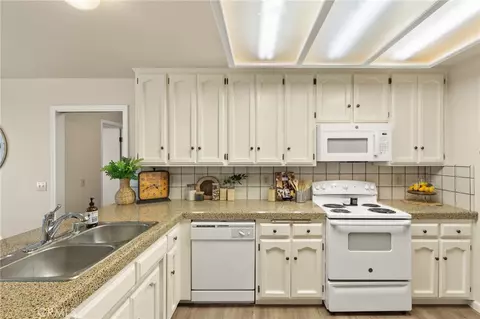 Kitchen - 1048 Gateway, Chico, CA 95926 photo 2 of 3