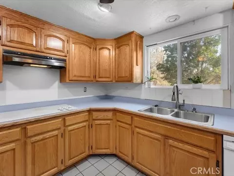 Kitchen - 15220 China Rapids Dr, Red Bluff, CA 96080 photo 2 of 4