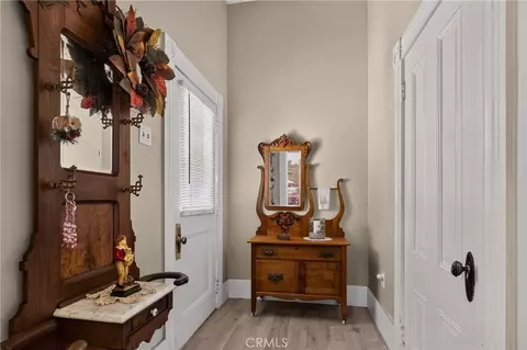 Entry Way - 349 N Oregon St, Yreka, CA 96097 photo 1 of 3