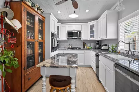 Kitchen - 349 N Oregon St, Yreka, CA 96097 photo 5 of 6