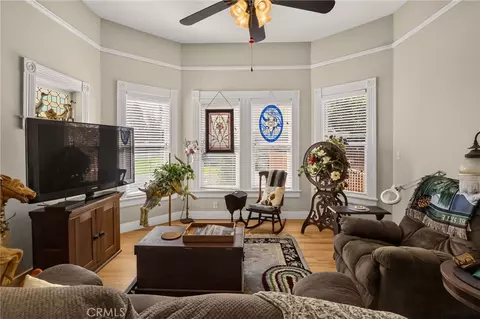 Living - 349 N Oregon St, Yreka, CA 96097 photo 3 of 4